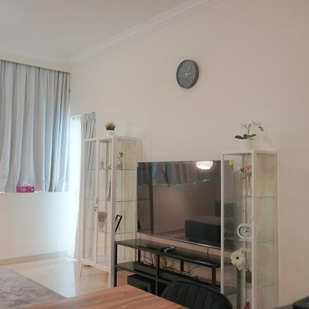 Step Into Serenity - Discover Modern Living In 1Br Apartment With Panoramic Views In Dubai Marina Near Jbr Walk, Beach And Bla Bla Club المظهر الخارجي الصورة