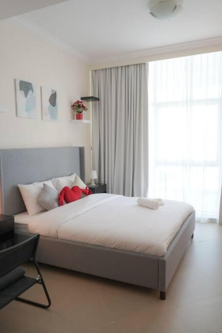 Step Into Serenity - Discover Modern Living In 1Br Apartment With Panoramic Views In Dubai Marina Near Jbr Walk, Beach And Bla Bla Club المظهر الخارجي الصورة