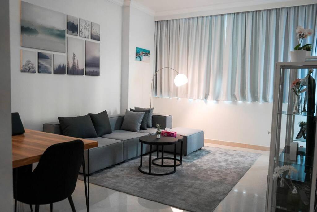 Step Into Serenity - Discover Modern Living In 1Br Apartment With Panoramic Views In Dubai Marina Near Jbr Walk, Beach And Bla Bla Club المظهر الخارجي الصورة