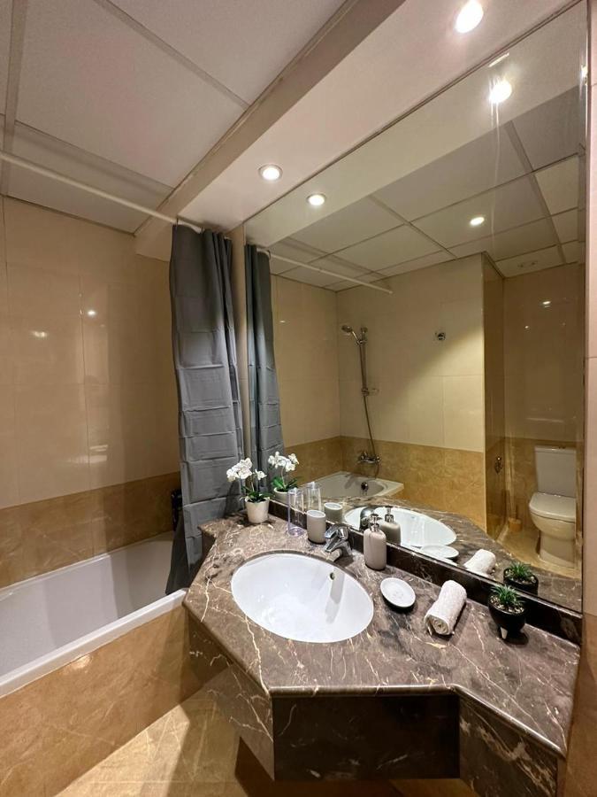 Step Into Serenity - Discover Modern Living In 1Br Apartment With Panoramic Views In Dubai Marina Near Jbr Walk, Beach And Bla Bla Club المظهر الخارجي الصورة