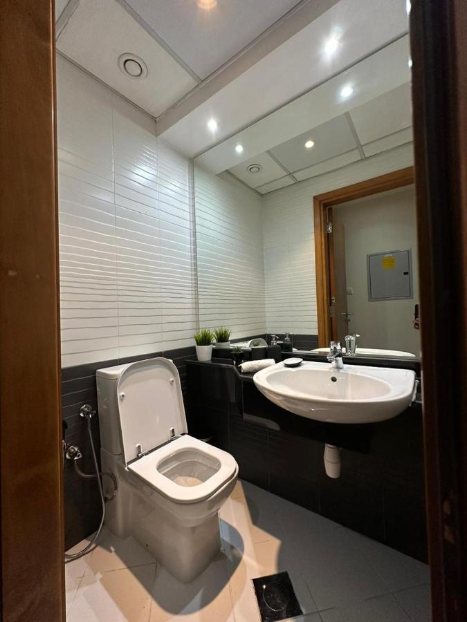 Step Into Serenity - Discover Modern Living In 1Br Apartment With Panoramic Views In Dubai Marina Near Jbr Walk, Beach And Bla Bla Club المظهر الخارجي الصورة